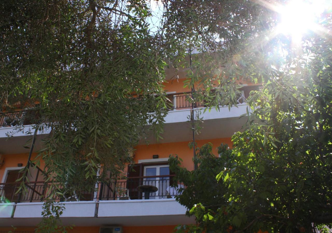 Tina Hotel ดัสเซีย ภายนอก รูปภาพ